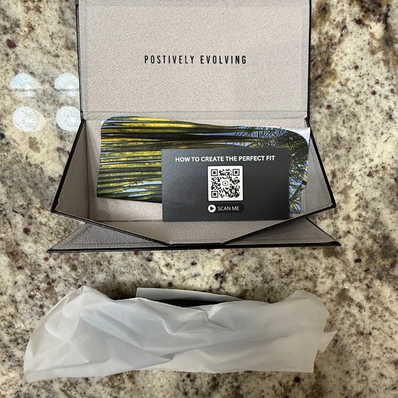 NWT Kiaura Eyewear Sunglasses Emerald Lautner Original - Picture 11 of 12